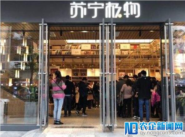 央视也被极物店吸引去一探究竟，苏宁智慧零售聪明元素一箩筐