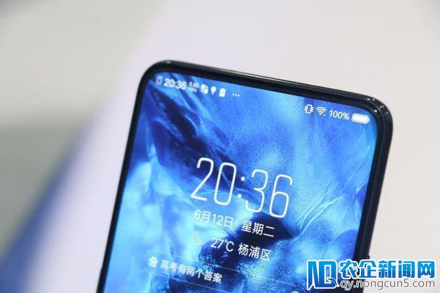 罗永浩评价 vivo NEX: 了不起，今年最佳，致敬