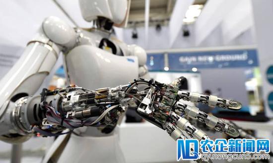 过半调查者认为机器人30年内将接管大部分人类工作