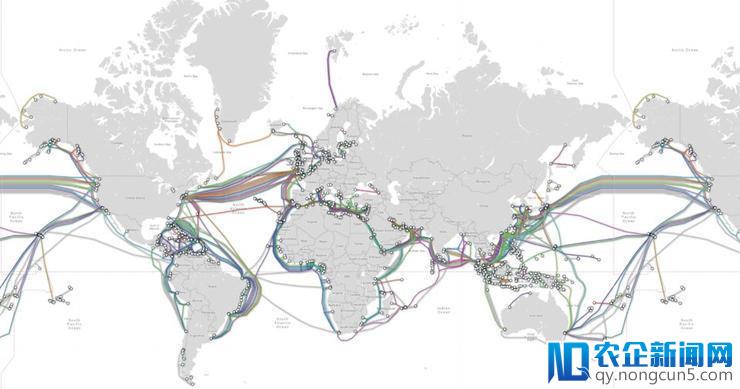 光纤电缆、服务器和超过550,000英里的水下电缆：这是互联网实际上的样子