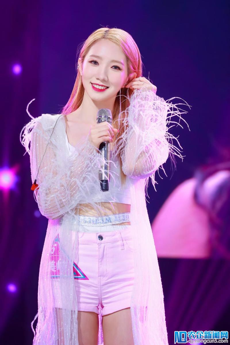 《创造 101》的小姐姐们，都是我的同事