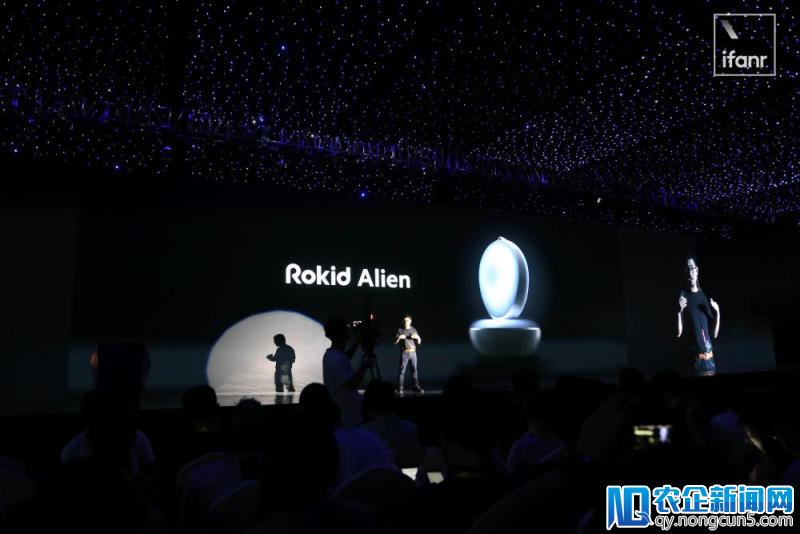 Rokid 了「未来感」十足的量产版 AR 眼镜，还有随身智能音箱和 AI 芯片