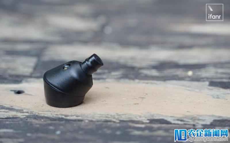 一款体积可能全球最小，体验却不输 AirPods 的蓝牙耳机