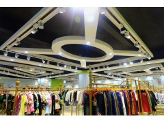 臺灣品牌兩個小朋友折扣童裝貨源走份批發(fā)