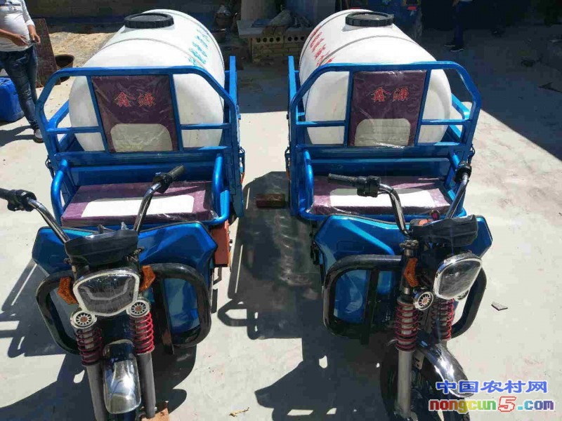 電動(dòng)三輪灑水車(chē)2